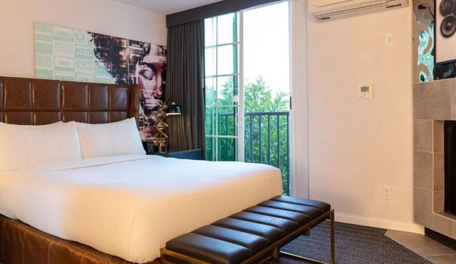 2 West Hollywood Stay, Rooftop Lounge, Pool & Tennis Court by Sunset Strip