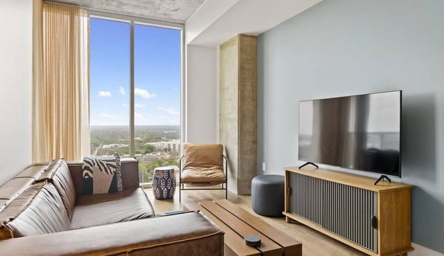 20th FL 1BR | Heated Pool | Gym | Bar | Fireworks