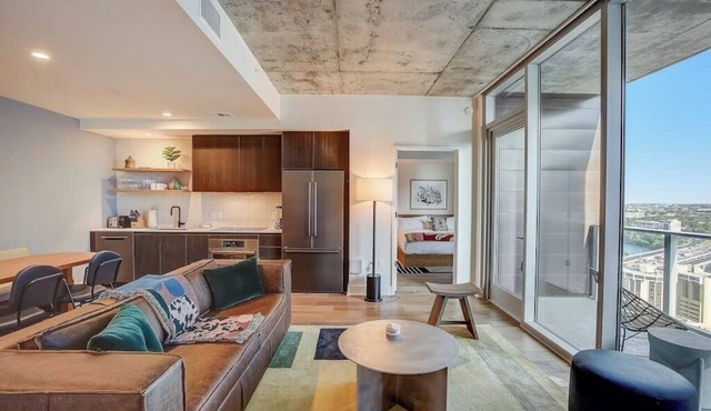 28th-floor Rainey St Historial District lakeview condo