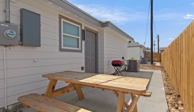 2B/1B apartment B in wonderful Brownsville with AC