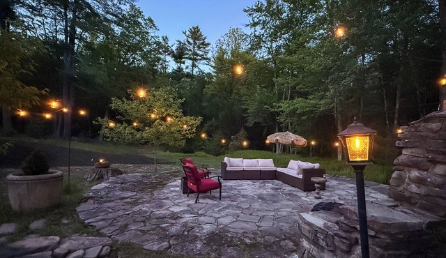 2bed small, Rustic cabin, Patio, games, 5 min to DE river, 8 min to Port Jervis.