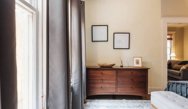 2BR Historic Victorian Townhouse Gem❤️ Walk to UT Austin Free Parking