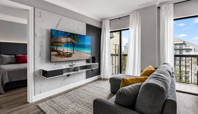 2BR Suite at Enclave, 5 min to Universal