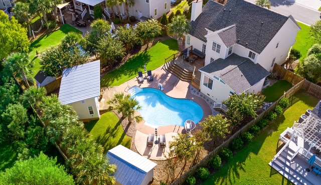 2mi to Beach + Sleeps 14 + Luxury 5BR + Pool + Hot Tub + SUMMER GETAWAY