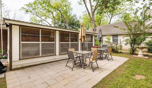 3-bedroom house in downtown Bastrop area. Walking distance to Fisherman's Park