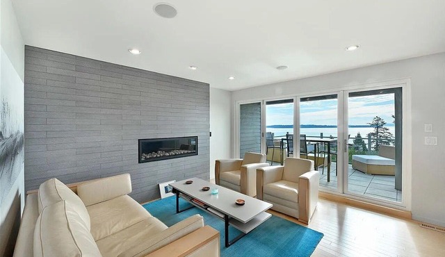 3 BR Seaside Bliss-Close to the beach-OCEAN VIEW!