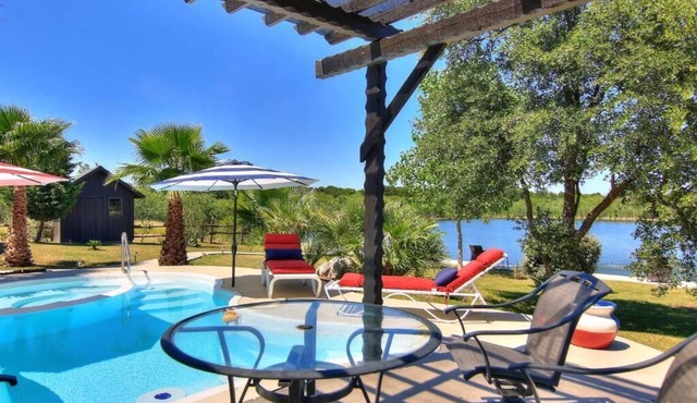 3 Chicks Ranch, 2 Cabins, Pool, Hot Tub & Hill Country