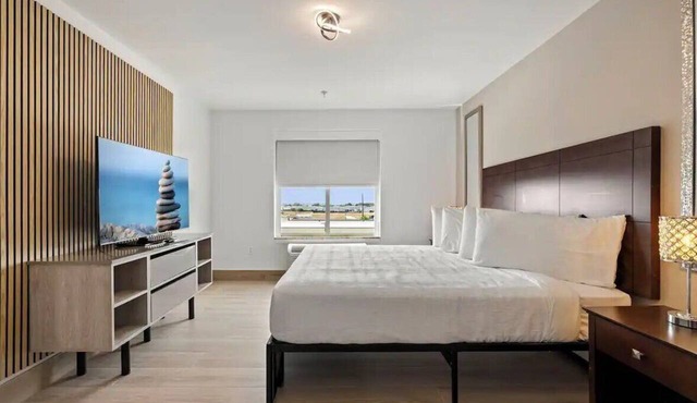 3 Modern Rooms + Free Parking | The Boardwalk at Towne Lake - 5.2 mi