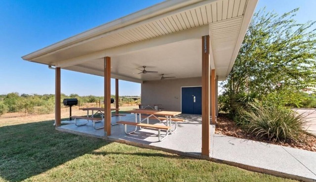 3 Units | Pleasanton, TX Stay with Kitchen