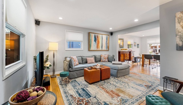 3BR/2.5 BA Queen Beds, pets OK near Cap Hill