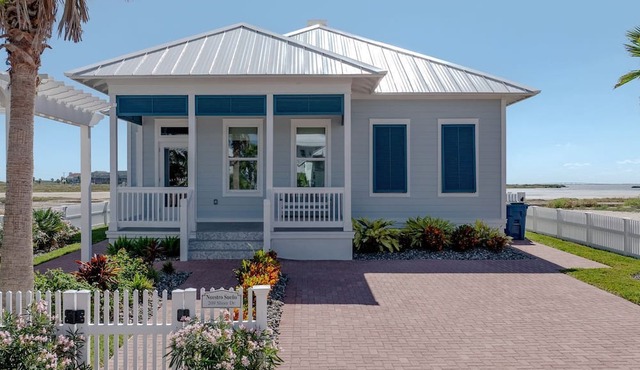 3BR Beach Cottage with Pool Access Near South Padre Island Beach, Texas