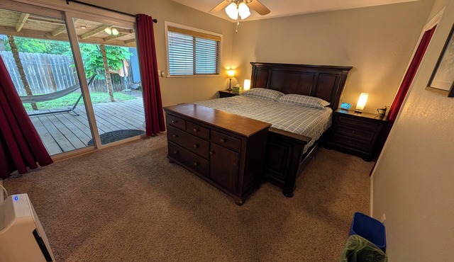 3BR Near Domain, Parking, Fast WiFi, Spacious