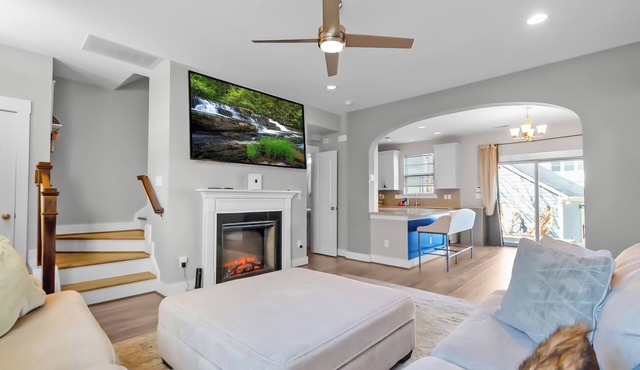 3BR Townhome 5 Min to Uptown, BOA, & Atrium
