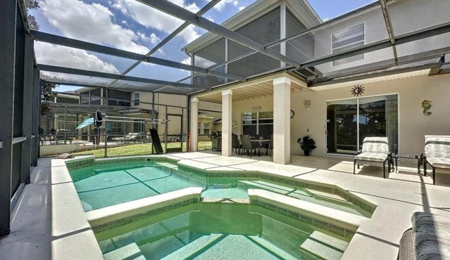 4 Bed 4 Bath with Private Pool Spa home
