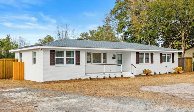 4-bedroom house w/Pool in Wilmington. Close to Wrightsville Beach, Mayfair & DT