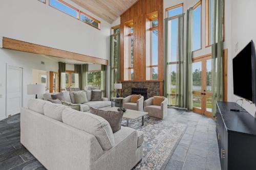 4 Bedroom Waterfront Home