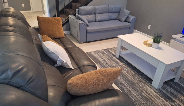 4BR/3BT Spacious Family Retreat,Quick Access to Downtown perfect for Group Stays