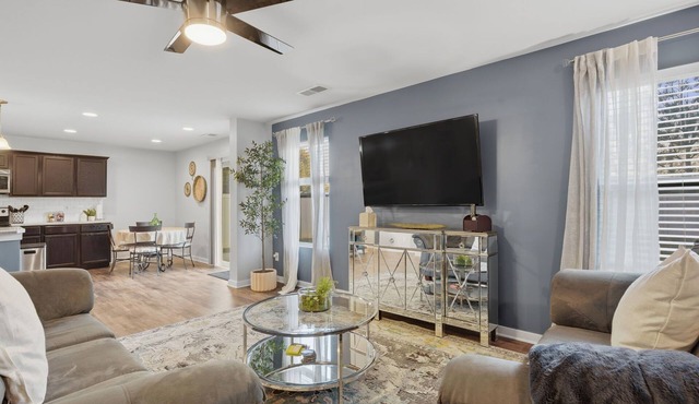 4BR Charlotte Home/Fenced Yard, Family-Friendly Near Uptown, University & CLT