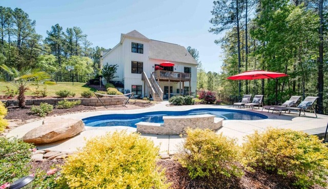 5-BR Farmhouse Lake Retreat—Pool—Hot Tub—Theater!