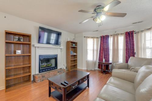 5 Mi to Dtwn New Bern & Quiet Cove: Home w/Yard!