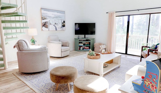 5 minutes to Cherry Grove! Stay in style and comfort at the beach!