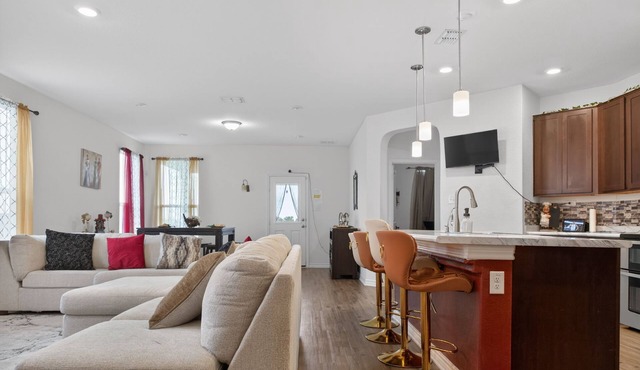 5BR +Game Room, Movie Theater, Office, EV chrg!
