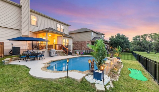 5BR Private Pool Home Sleeps 10 - Near San Antonio & Lackland