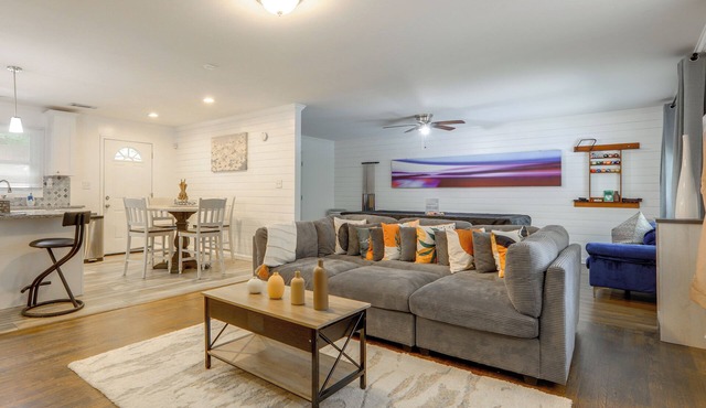 7 Mi to Atlanta Stadium! Spacious Group Retreat