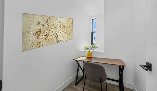 7BR, 7.5BA double villa W/parking in Hollywood