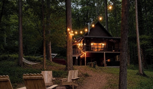 A Holler From Helen Cabin ~ Just 5 Miles to Downtown Helen! Voted #1 By Dogs!