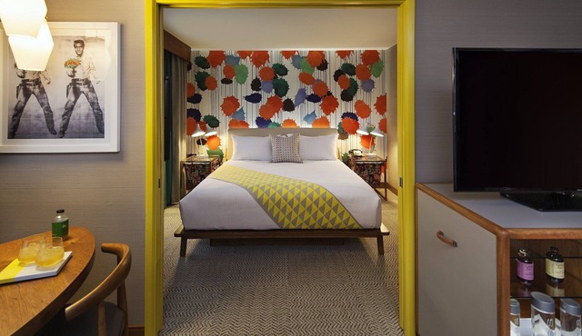 A Short Drive from Santa Monica Place! 2 Relaxing Suites, Pool, Bike Rental!
