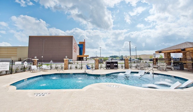Accessible 1BR Suite w/King & Roll-In Shower
