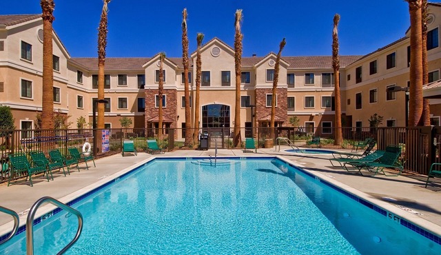 Accessible King Suite w/Bathtub in Palmdale