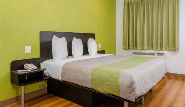 ADA Queen Bed|RI Shower|Nsmk