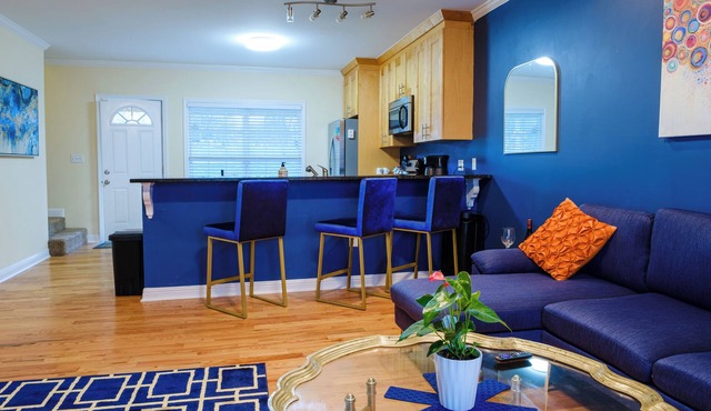 Adorable 2-bedroom townhome with in Vibrant Atlanta - walk to the stadiums
