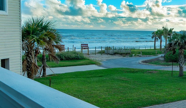 Amazing Ocean Front home with Private-Access to Beach