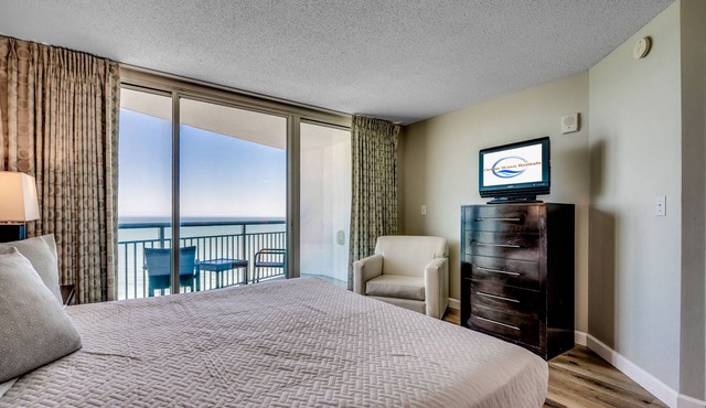 Amazing Oceanfront Huge King Suite, 18th Floor, Walk-in Shower, New Floor