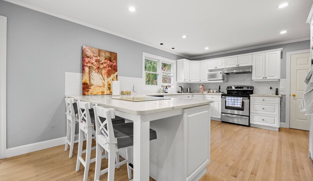 Amazing Spacious 3BR Cozy Home Near Crescent Beach