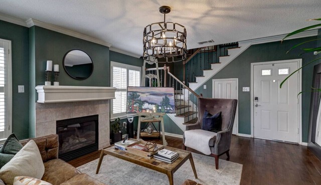 Artsy 3BR home in Spring Branch