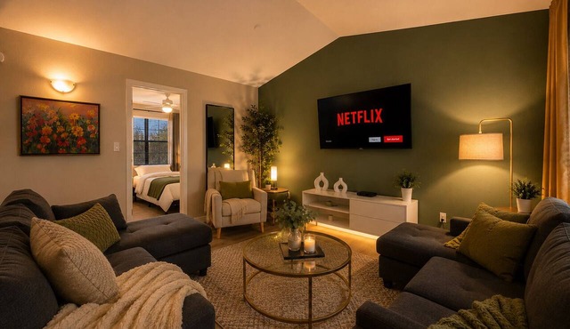 Austin 3BR Home for Families & Groups · Sleeps 10 · 10min to UT