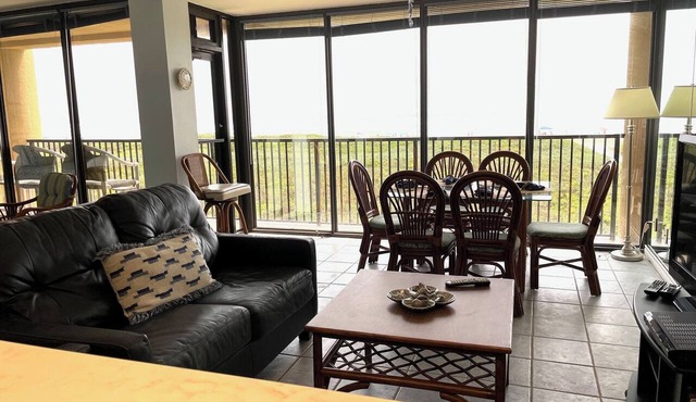 Beachfront Condo. 5 Min. Walk to Beach Parks at Isla Blanca/Schlitterbahn