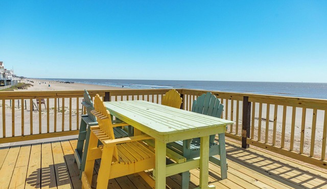 Beachfront Home w/Great Gulf Views, Open Plan, Quick Beach Access