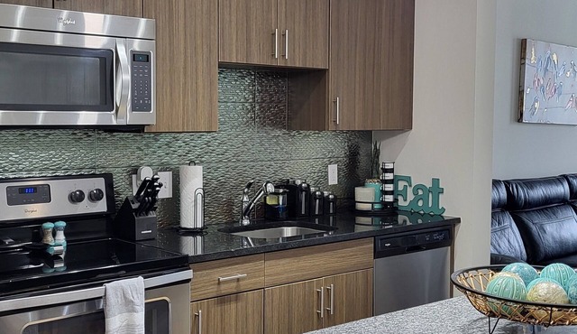 Beautiful apartment in charming Dallas with fitness room and AC