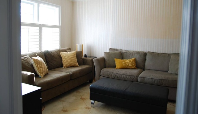 Beautiful & Comfortable Private Room in Lovely Neighbourhood with All Amenities