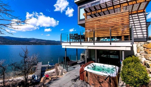 Beautiful Waterfront Executive House