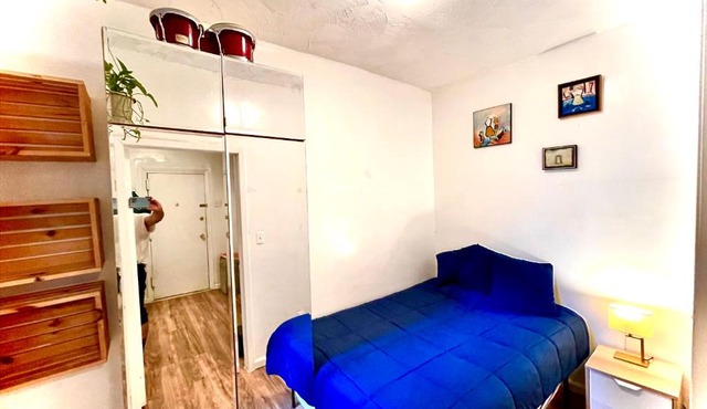 Bedroom 10 mins to Times Square! and is first floor
