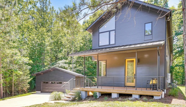 Bike to Dtwn Hillsborough! Modern Home w/Yard