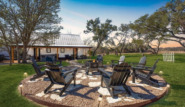 Blanco Mariposa - Hot Tub & Fire Pit