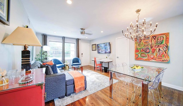 Boutique Myers Park Condo · King Suite · Parking · Near Atrium CMC & Uptown