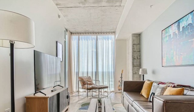 Brand New Rainey Street Condo w/City & Lake View